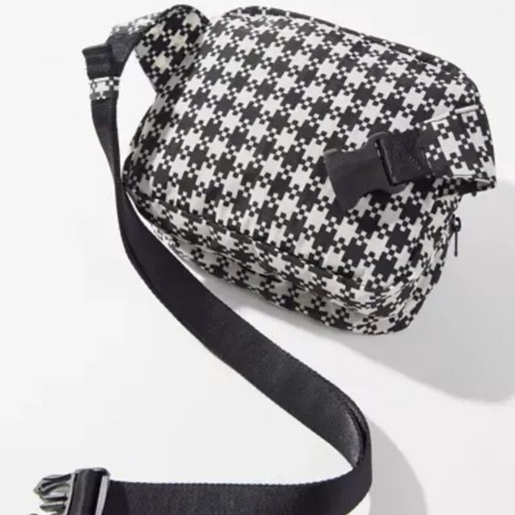NWT Baggu Fanny Pack - Black & White Pixel Gingham - Picture 5 of 7
